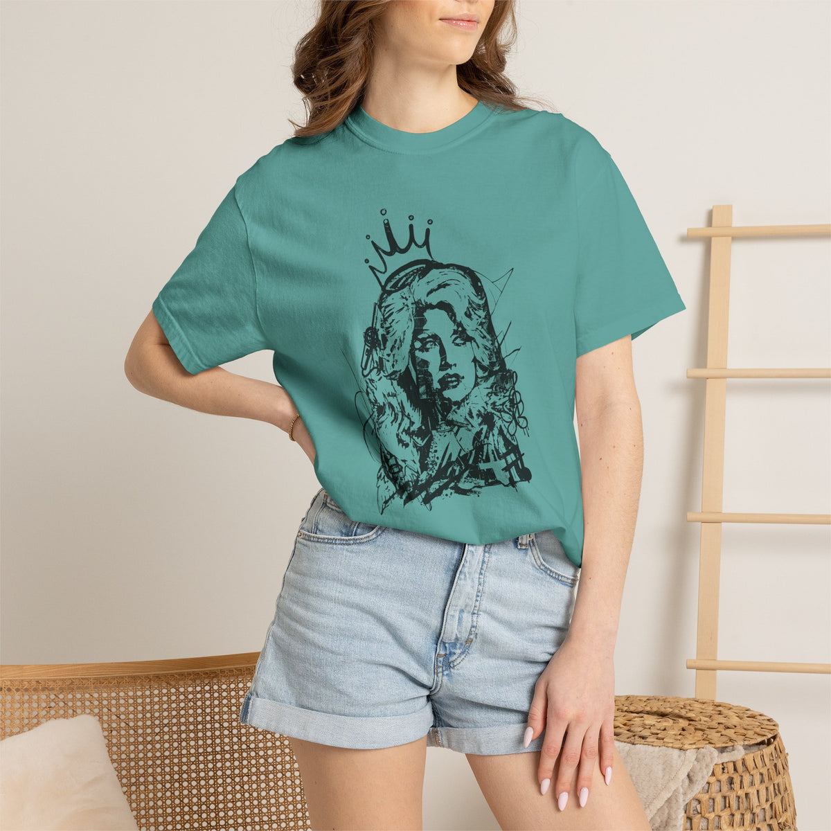 Queen of Country Graffiti Tee