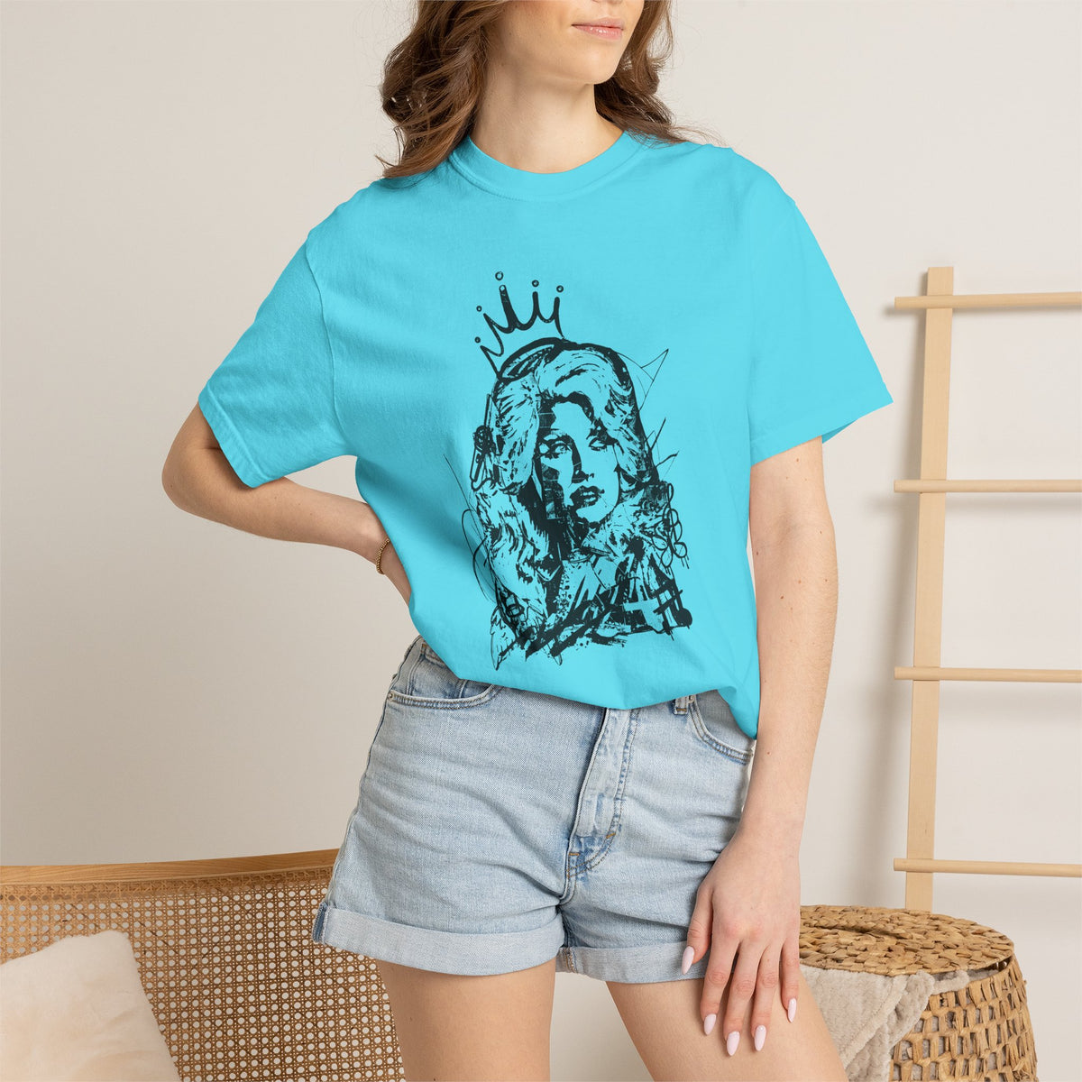 Queen of Country Graffiti Tee