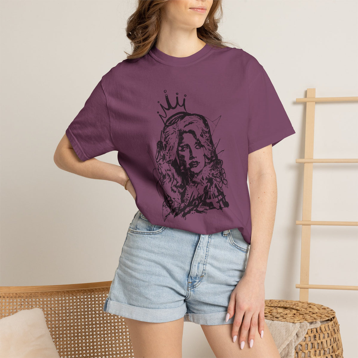 Queen of Country Graffiti Tee