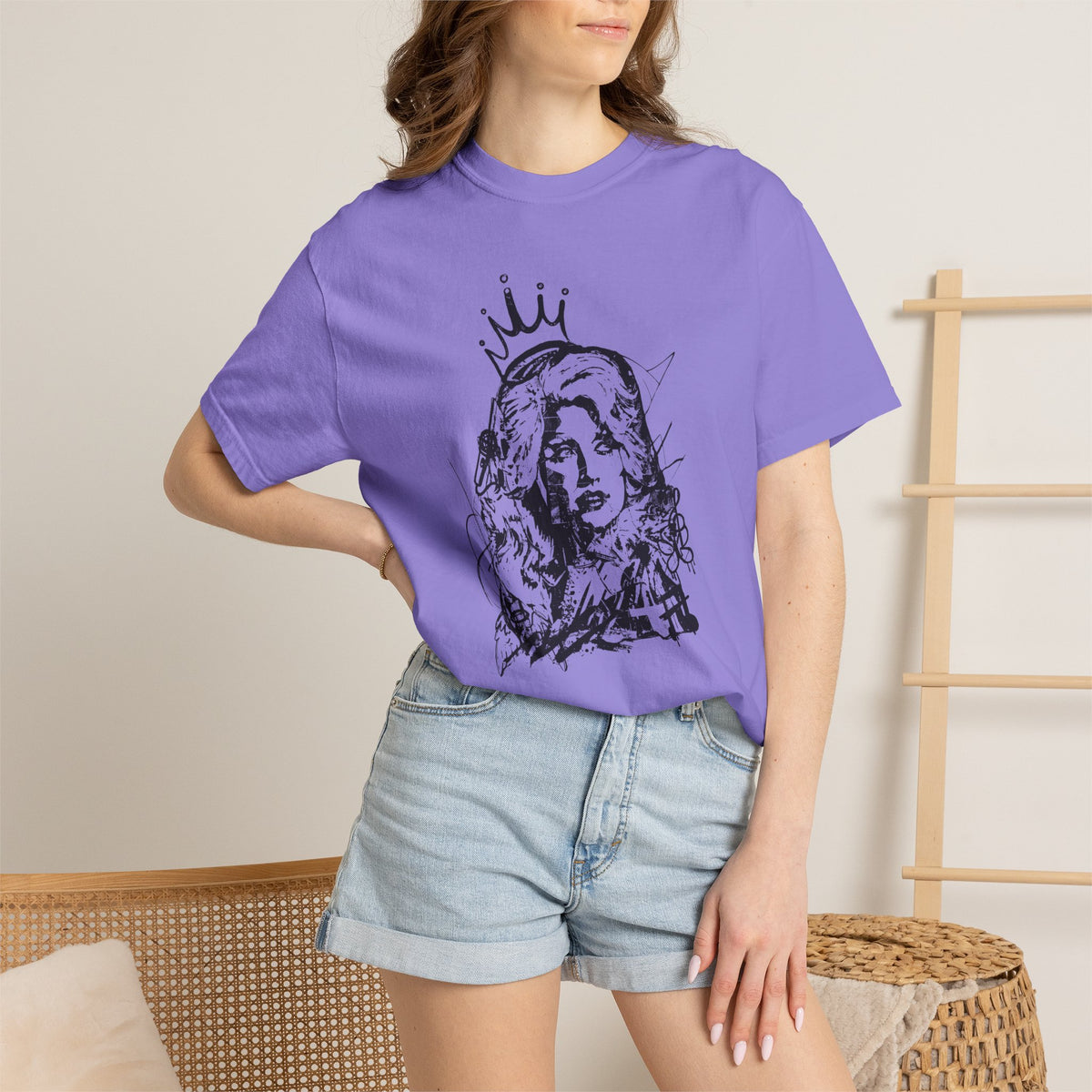 Queen of Country Graffiti Tee