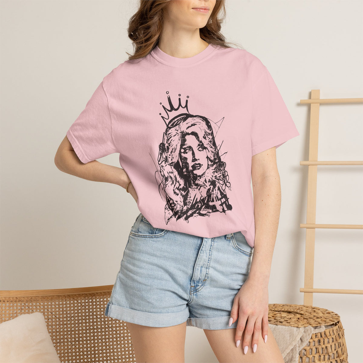 Queen of Country Graffiti Tee