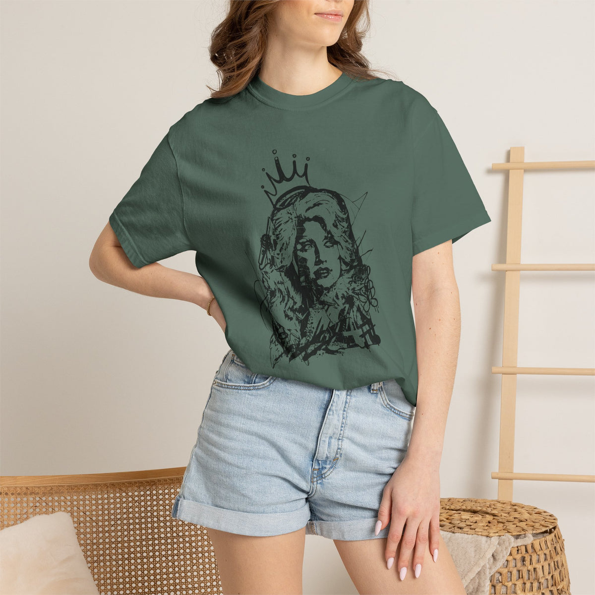 Queen of Country Graffiti Tee