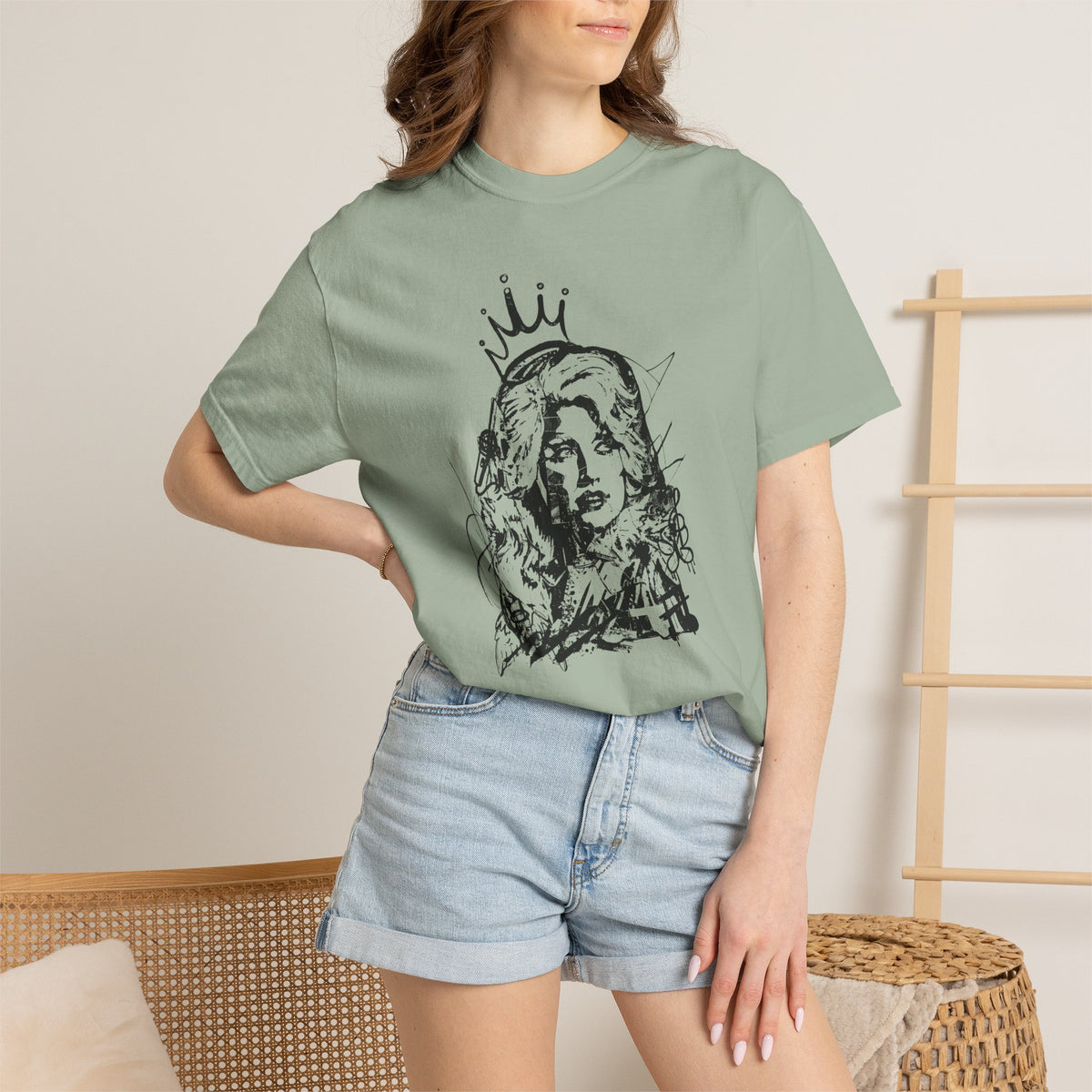 Queen of Country Graffiti Tee